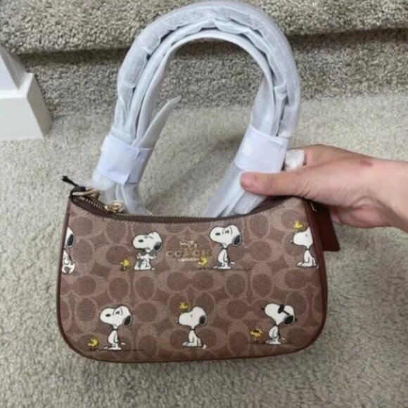 NWT Coach X Peanuts Teri Shoulder Bag In Signature Canvas With Snoopy Print - Picture 2 of 6